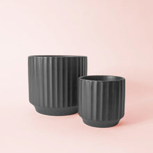Load image into Gallery viewer, Monroe Planter - Black
